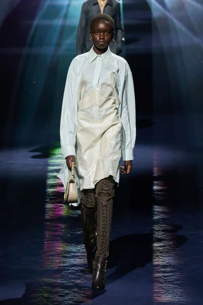 Look 15
